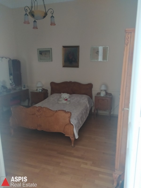 (For Sale) Residential Detached house || Piraias/Piraeus - 200 Sq.m, 4 Bedrooms, 300.000€ Photo 