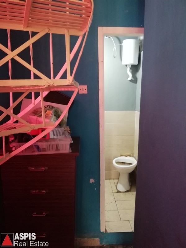 (Προς Πώληση) Κατοικία Μονοκατοικία || Πειραιάς/Νίκαια - 53 τ.μ, 2 Υ/Δ, 70.000€ Φωτογραφία 
