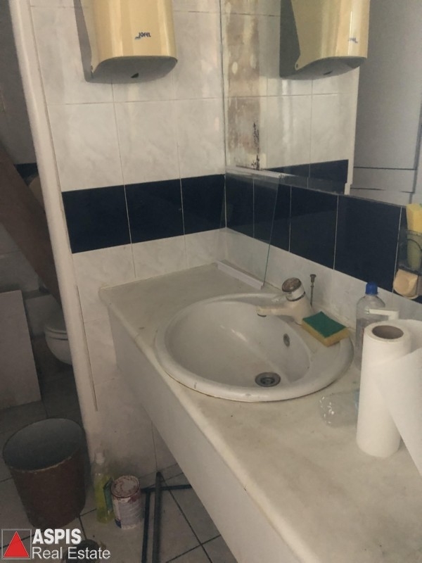 (For Sale) Commercial Retail Shop || Piraias/Piraeus - 72 Sq.m, 75.000€ Photo 