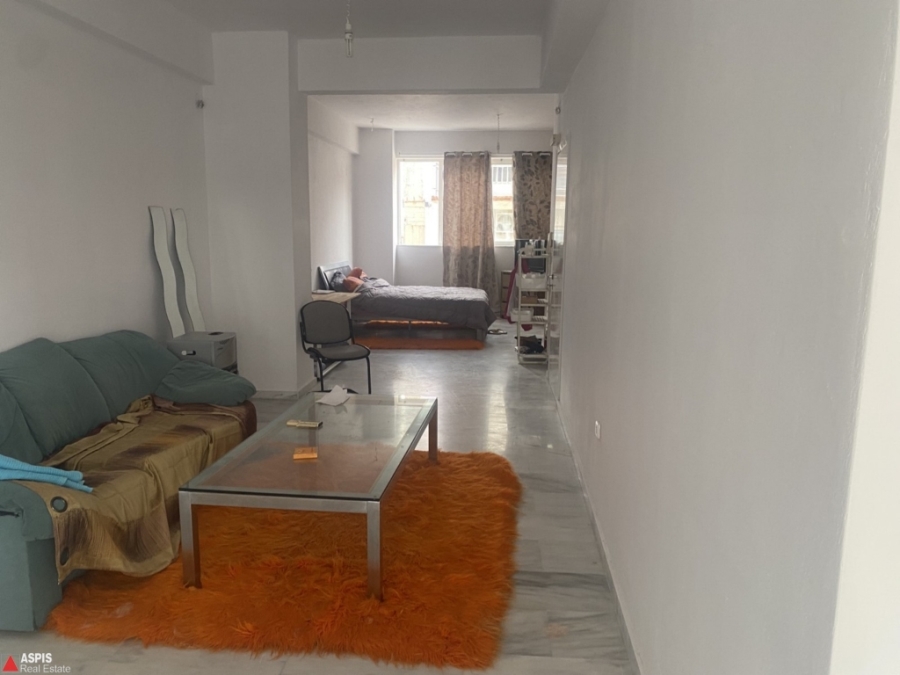 (For Sale) Commercial Building || Piraias/Keratsini - 251 Sq.m, 240.000€